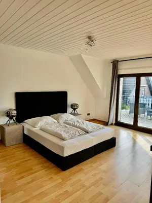 Ein Bett oder Betten in einem Zimmer der Unterkunft Gemütliches Zimmer mit großer Terrasse Nähe Messe, Flughafen & PSD Dome