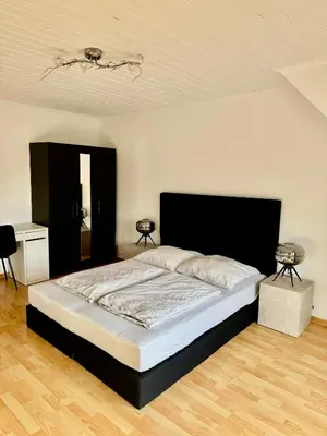 Ein Bett oder Betten in einem Zimmer der Unterkunft Gemütliches Zimmer mit großer Terrasse Nähe Messe, Flughafen & PSD Dome