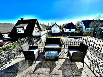 Ein Balkon oder eine Terrasse in der Unterkunft Gemütliches Zimmer mit großer Terrasse Nähe Messe, Flughafen & PSD Dome
