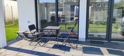 Ein Patio oder anderer Außenbereich in der Unterkunft Neue Doppelhaushälfte mit Terrasse, Balkon und Garten
