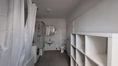 Ein Badezimmer in der Unterkunft 80qm 2,5 Zimmer Wohnung in Uninähe Hauptbahnhofnähe 4 Einzelbetten 2 Duschen Wohnküche neu