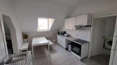 Küche/Küchenzeile in der Unterkunft 80qm 2,5 Zimmer Wohnung in Uninähe Hauptbahnhofnähe 4 Einzelbetten 2 Duschen Wohnküche neu