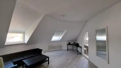 Ein Sitzbereich in der Unterkunft 80qm 2,5 Zimmer Wohnung in Uninähe Hauptbahnhofnähe 4 Einzelbetten 2 Duschen Wohnküche neu