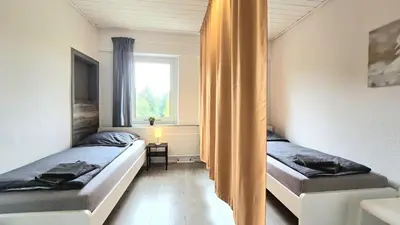 Ein Bett oder Betten in einem Zimmer der Unterkunft Modern 6-Bedroom Apartment with Rooftop Terrace, free Wi-Fi and Parking- MND01