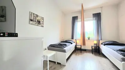 Ein Bett oder Betten in einem Zimmer der Unterkunft Modern 6-Bedroom Apartment with Rooftop Terrace, free Wi-Fi and Parking- MND01
