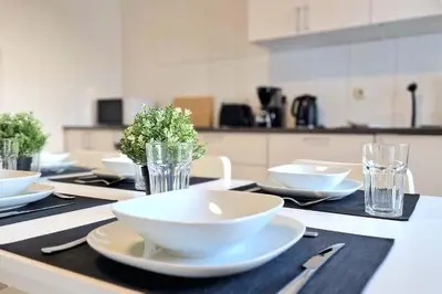 Küche/Küchenzeile in der Unterkunft Modern 6-Bedroom Apartment with Rooftop Terrace, free Wi-Fi and Parking- MND01