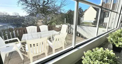 Ein Balkon oder eine Terrasse in der Unterkunft Modern 6-Bedroom Apartment with Rooftop Terrace, free Wi-Fi and Parking- MND01