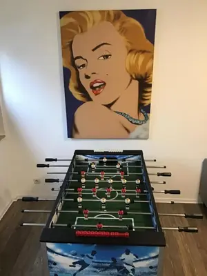 Eine Spielezimmer in der Unterkunft VerwöhnWohnungDeluxe