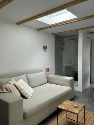 Ein Sitzbereich in der Unterkunft Modern Business Studio - 5 Min to DUS Airport & Messe
