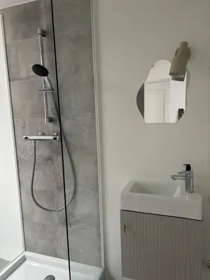 Ein Badezimmer in der Unterkunft Modern Business Studio - 5 Min to DUS Airport & Messe