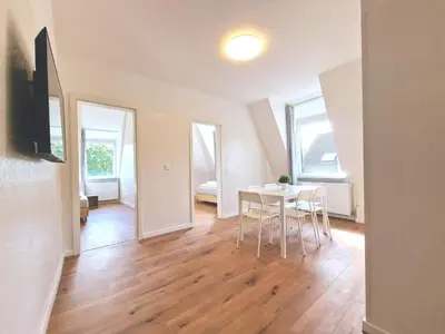 TV/Unterhaltungsangebot in der Unterkunft Tolstov Apartments - 1 or 3 Room Apartments - 30 Min Messe DUS