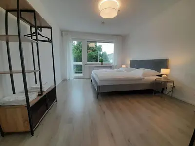 Ein Bett oder Betten in einem Zimmer der Unterkunft 4-Zimmer-Ferienwohnung, modern, Küche, WLAN, Netflix
