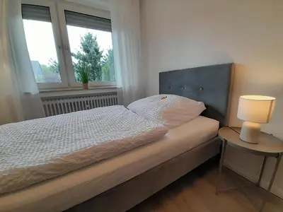Ein Bett oder Betten in einem Zimmer der Unterkunft 4-Zimmer-Ferienwohnung, modern, Küche, WLAN, Netflix