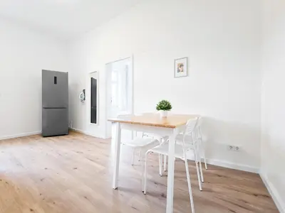 Küche/Küchenzeile in der Unterkunft Tolstov Apartments - Several 1 Room Fitter Apartments with kitchen and washing machine - 25 Min Messe DUS