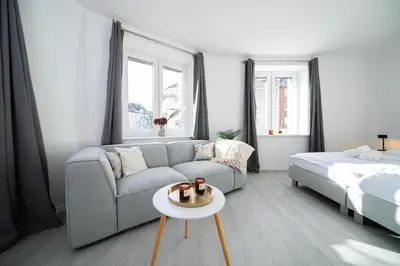 Ein Bett oder Betten in einem Zimmer der Unterkunft Favorite Stays - Suite And More - 10 Min zur Messe