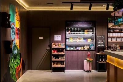 Getränke in der Unterkunft Moxy Dortmund City
