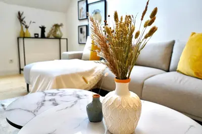 Ein Bett oder Betten in einem Zimmer der Unterkunft Luxuriöse Maisonette Wohnung im Szenenviertel