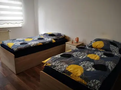 Ein Bett oder Betten in einem Zimmer der Unterkunft POLAT Apartments 3