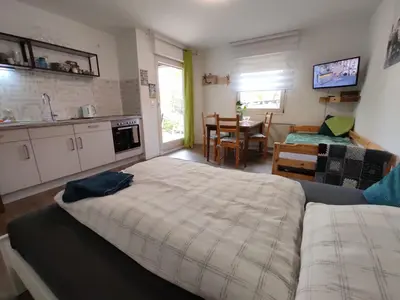 Küche/Küchenzeile in der Unterkunft FeWo Clemens - Wohnküche + 2 Schlafräume + Bad + Terrasse