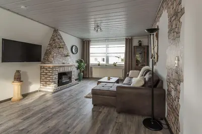 TV/Unterhaltungsangebot in der Unterkunft Schöne lichtdurchflutete Ferienwohnung mit Balkon