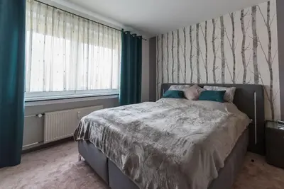 Ein Bett oder Betten in einem Zimmer der Unterkunft Schöne lichtdurchflutete Ferienwohnung mit Balkon