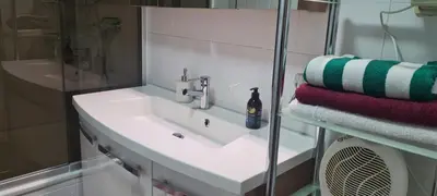 Ein Badezimmer in der Unterkunft 3 Schlafzimmer &Wohnküche