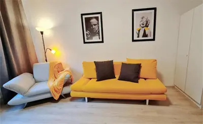 Ein Sitzbereich in der Unterkunft ELENA flat Sonnenblumen Duisburg Zentrum