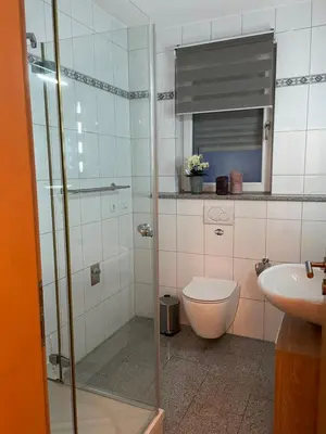 Ein Badezimmer in der Unterkunft Helle Wohnung mit Balkon 120qm, 4Zimmer