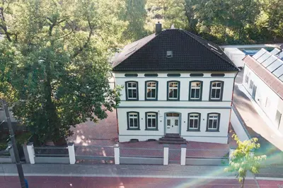 Das Gebäude in dem sich die Ferienwohnung befindet