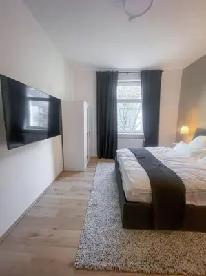 Ein Bett oder Betten in einem Zimmer der Unterkunft Modern Cozy apt. -with 2 TV, Netflix and work desk