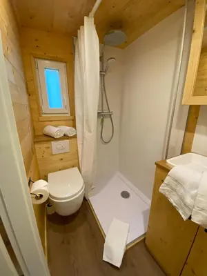 Ein Badezimmer in der Unterkunft Tiny House Wupper im PIER9 Tiny House Hotel