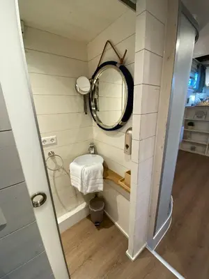Ein Badezimmer in der Unterkunft Tiny House Ems im PIER9 Tiny House Hotel