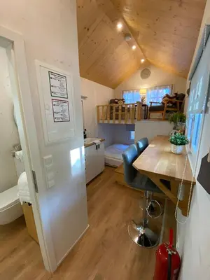 Küche/Küchenzeile in der Unterkunft Tiny House Lippe im PIER9 Tiny House Hotel