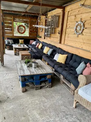 Ein Sitzbereich in der Unterkunft Tiny House Bigge im PIER9 Tiny House Hotel