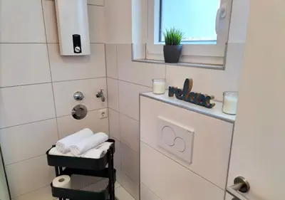Ein Badezimmer in der Unterkunft Living-Life, Klinik & Messe vor Ort, Wlan, Netflix