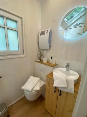 Ein Badezimmer in der Unterkunft Tiny House Ahse im PIER9 Tiny House Hotel