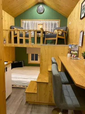 Ein Bett oder Betten in einem Zimmer der Unterkunft Tiny House Ahse im PIER9 Tiny House Hotel