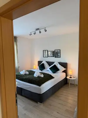 Ein Bett oder Betten in einem Zimmer der Unterkunft Apart63-Modern-3Room I Smart TV I Free Parking I Free WiFi