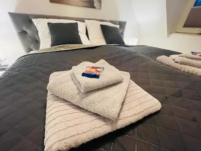 Ein Bett oder Betten in einem Zimmer der Unterkunft ruhig-Nespresso-Netflix-Parken-luxuriös
