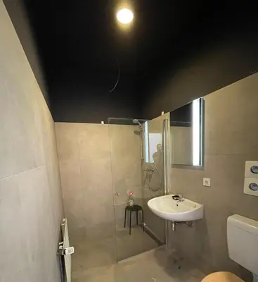 Ein Badezimmer in der Unterkunft Get-your-flat - Tiny Flat in Gründerzeithaus, super sweet, Kreuzviertel - 50 m2 EG Haustier auf Anfrage