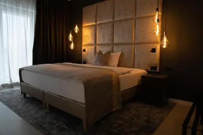 Ein Bett oder Betten in einem Zimmer der Unterkunft THE NEWSHA SIGNATURE HOME