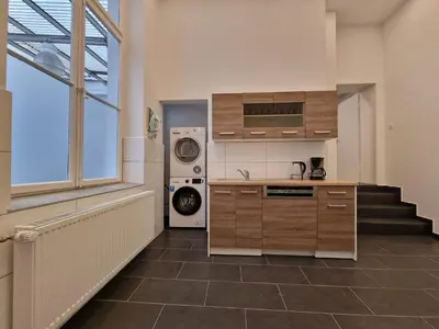 Küche/Küchenzeile in der Unterkunft Tolstov Apartments - 300m2 Loft with 7 Rooms - 15 Min Messe DUS & Old Town DUS