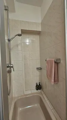 Ein Badezimmer in der Unterkunft Central Charm - Bedroom & Kitchen Apartment near the Main Station Hauptbahnhof