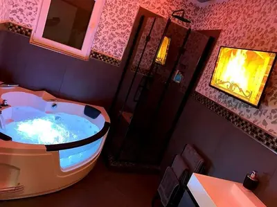 Grundriss der Unterkunft Luxus Loft Whirlpool Designer Küche Bad