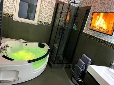 Ein Badezimmer in der Unterkunft Luxus Loft Whirlpool Designer Küche Bad