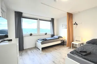 Ein Bett oder Betten in einem Zimmer der Unterkunft Modern 3-Room Apartment with Balcony & Free Parking & Free Wi-Fi in Hagen - HA03