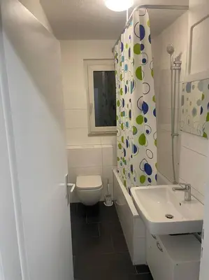 Ein Badezimmer in der Unterkunft Große Apartment mit kostenlosen Parkplätze AVD 2