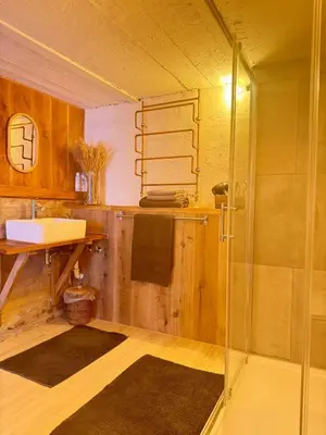 Ein Badezimmer in der Unterkunft Art Boutique Budget Apartment im Hinterhof Menden Altstadt mit Klimaanlage