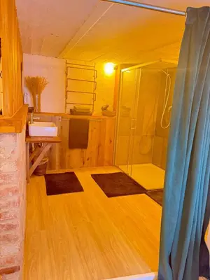 Ein Bett oder Betten in einem Zimmer der Unterkunft Art Boutique Budget Apartment im Hinterhof Menden Altstadt mit Klimaanlage
