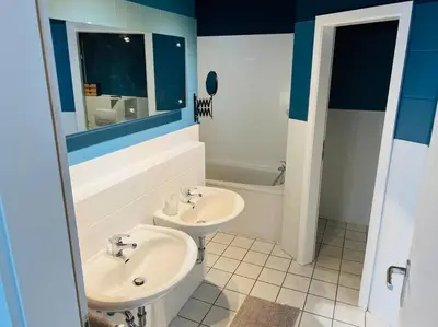 Ein Badezimmer in der Unterkunft Zentrales großzügiges Apartment mit Dachterrasse!